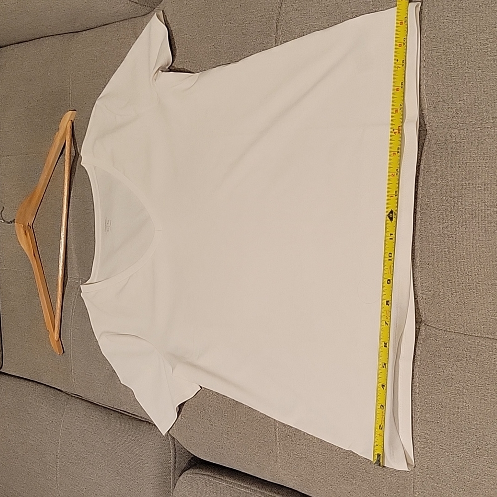 NWOT Thick white vneck silky tshirt size Xlarge tall.